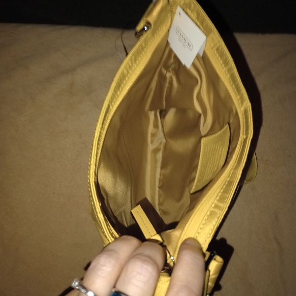 NWT COACH GETAWAY SIGNATURE NYLON FILE CROSSBODY IN SV/KHAKI/CITRINE - Picture 8 of 14